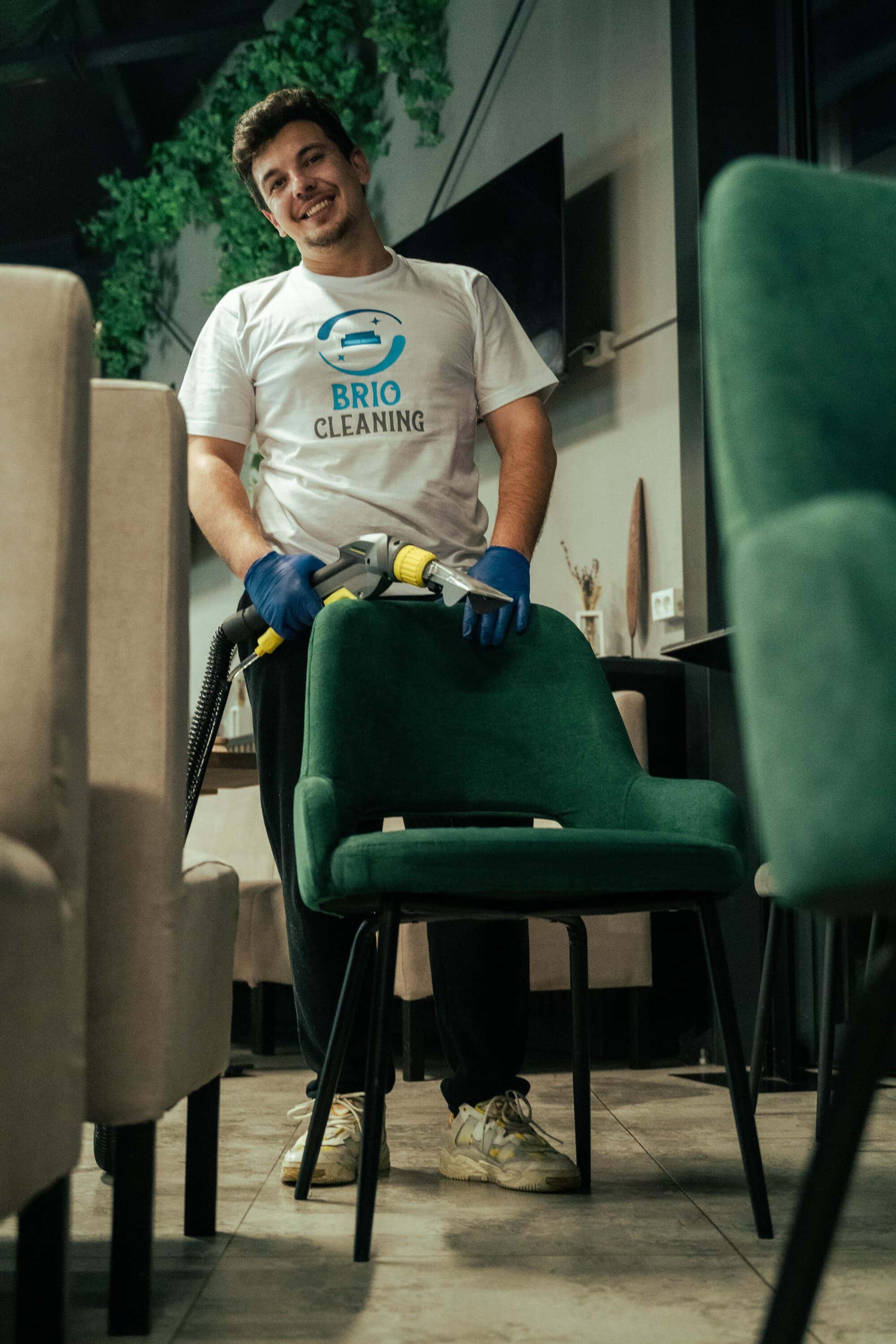 Sală de evenimente igienizată profesional de Brio Cleaning